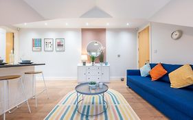 2 Bed Apartment - Cardiff City Centre - Free Parking